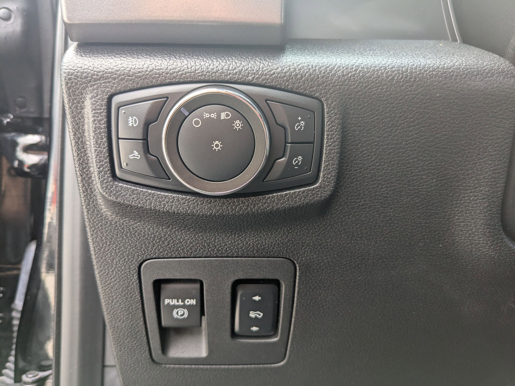 2017 Ford F-150 XLT photo 15