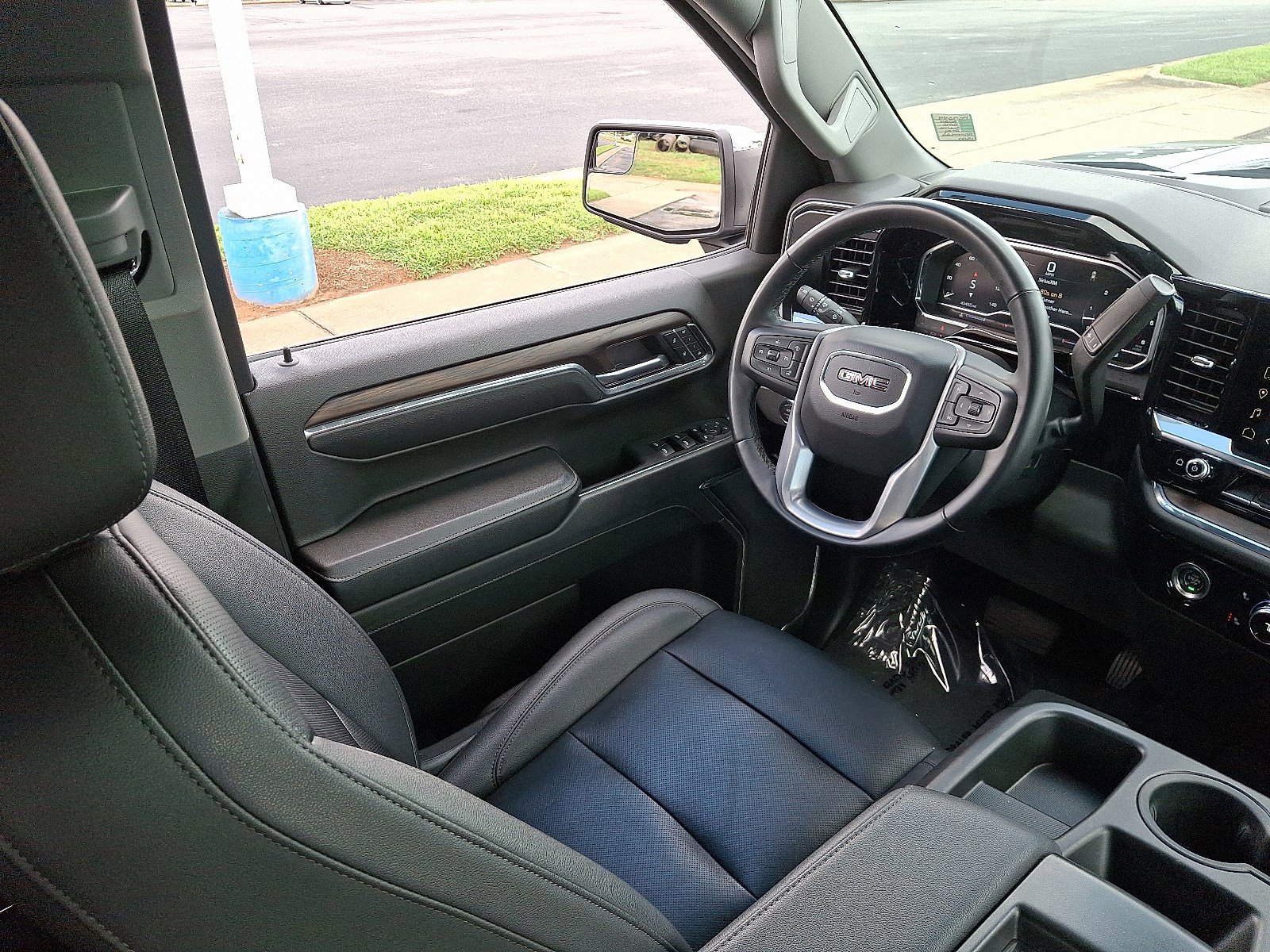 2024 Gmc Sierra 1500 SLT photo 14