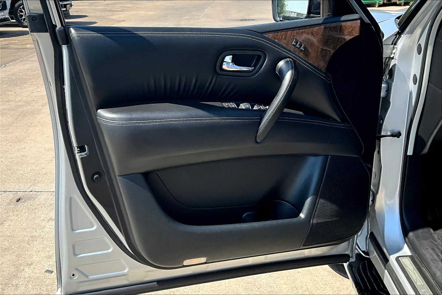 2016 Infiniti QX80 Limited photo 21