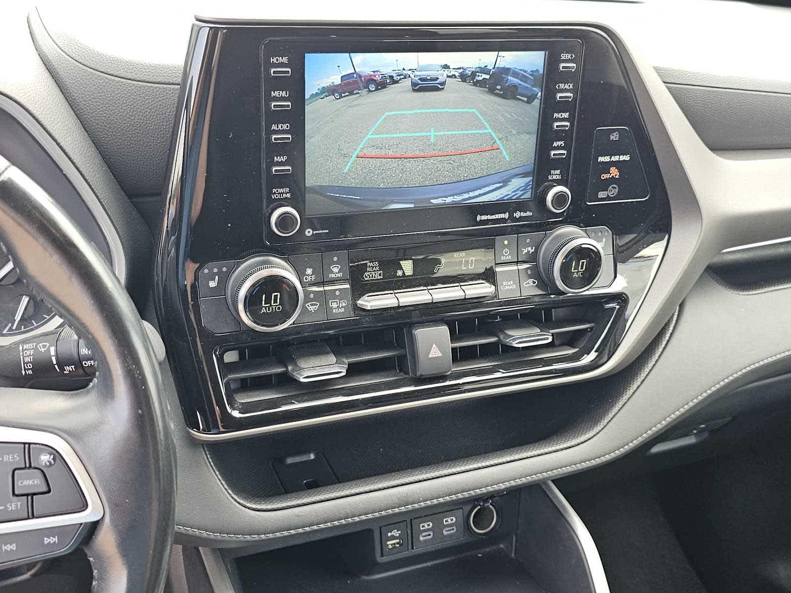 2022 Toyota Highlander XLE photo 10
