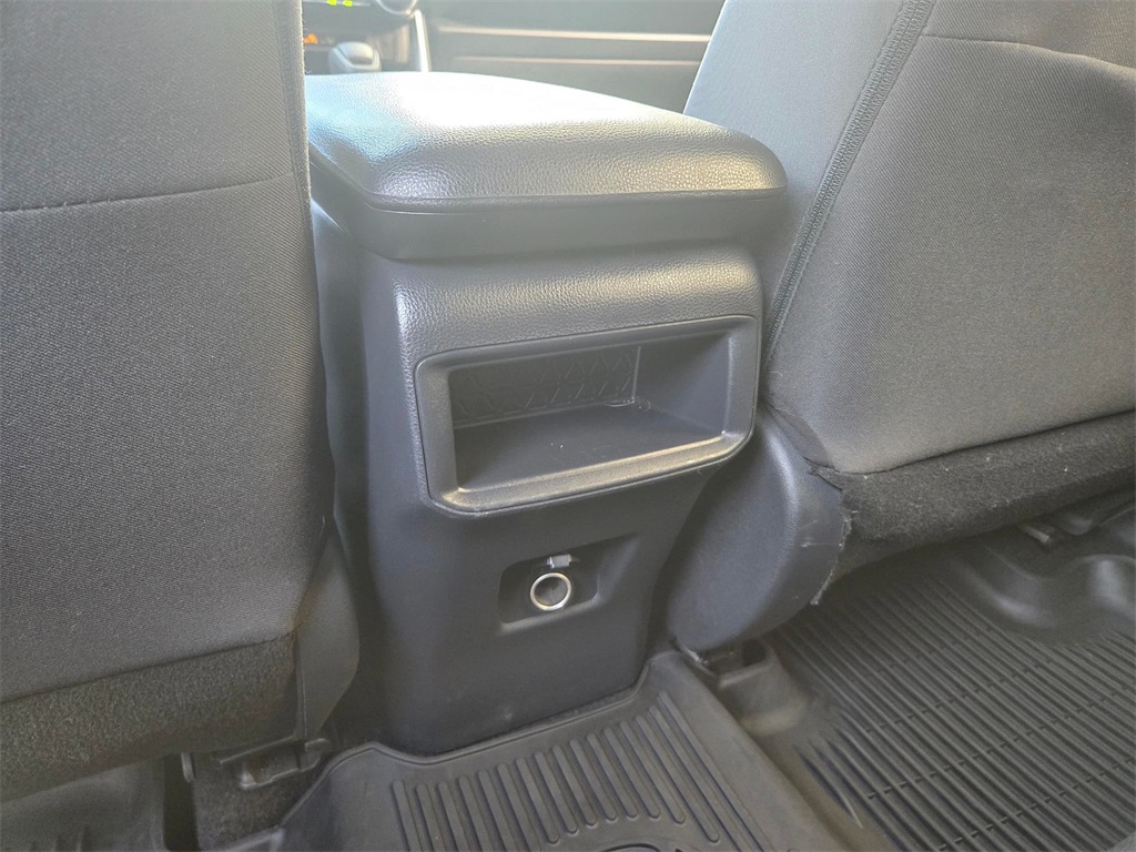 2019 Toyota RAV4 LE photo 10