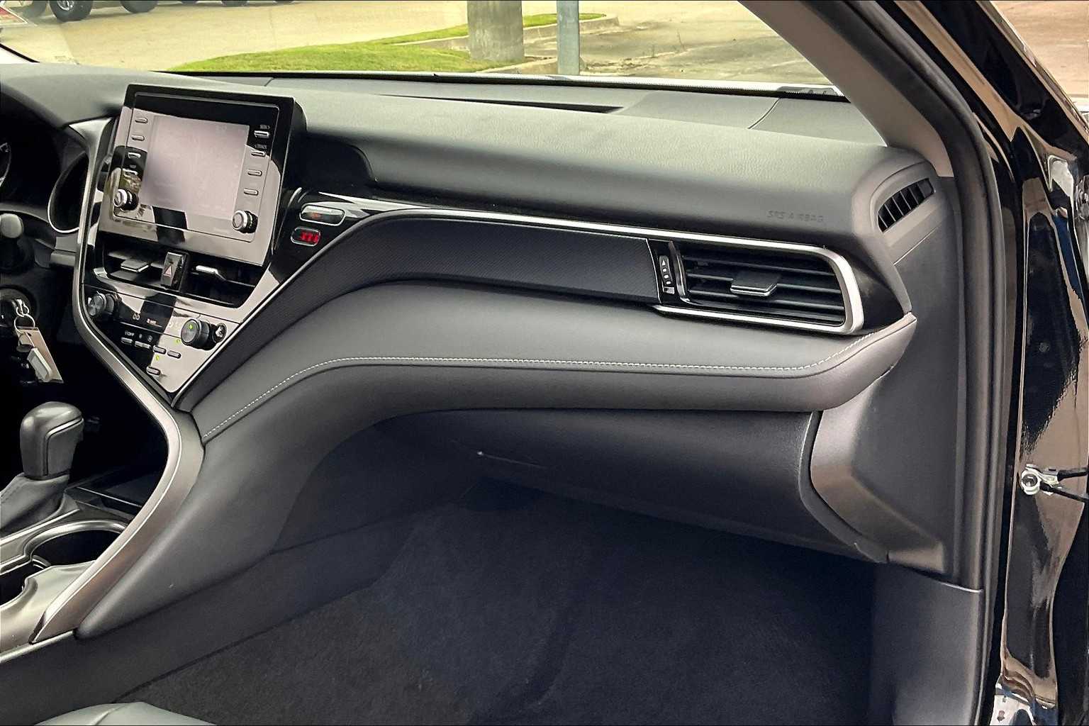 2024 Toyota Camry SE photo 16