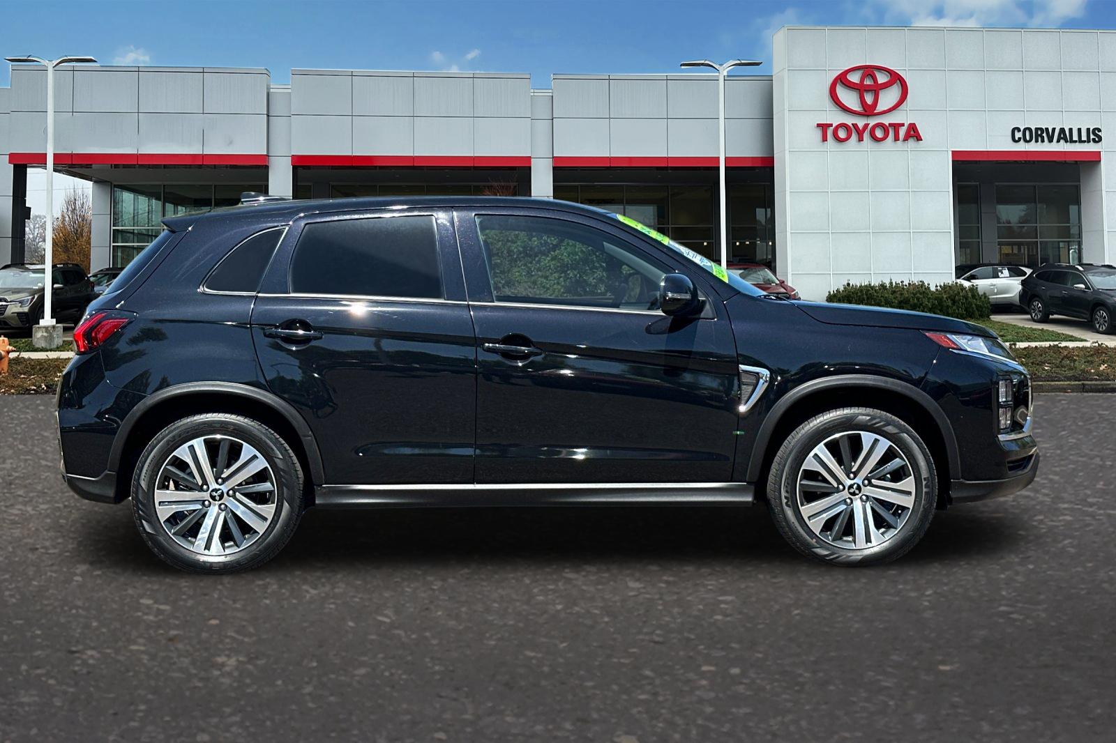2024 Mitsubishi Outlander Sport SE photo 2