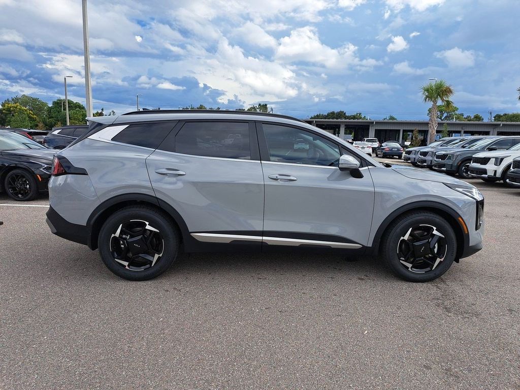 2026 Kia Sportage EX photo 4