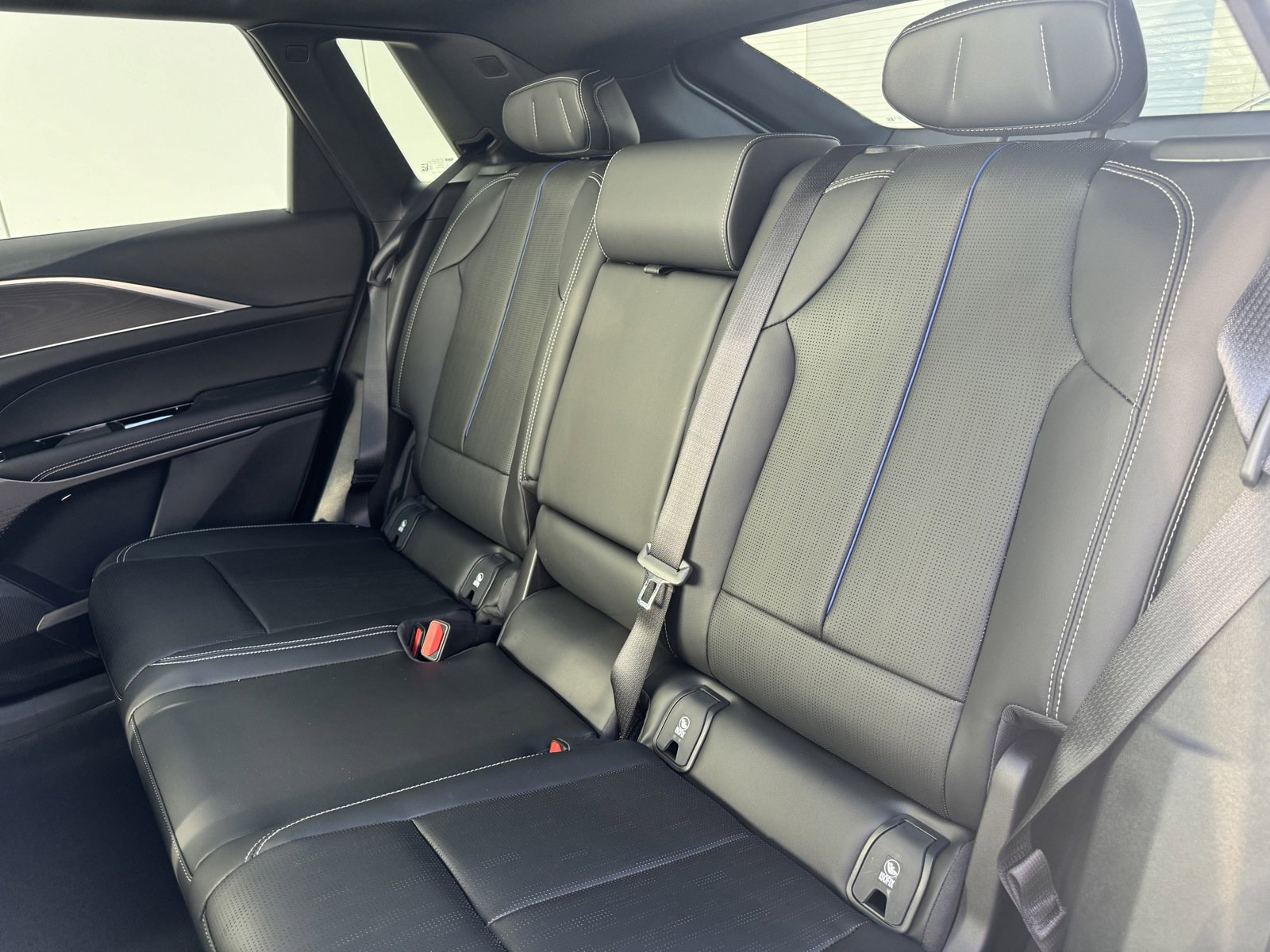 2025 Cadillac Lyriq Luxury photo 11