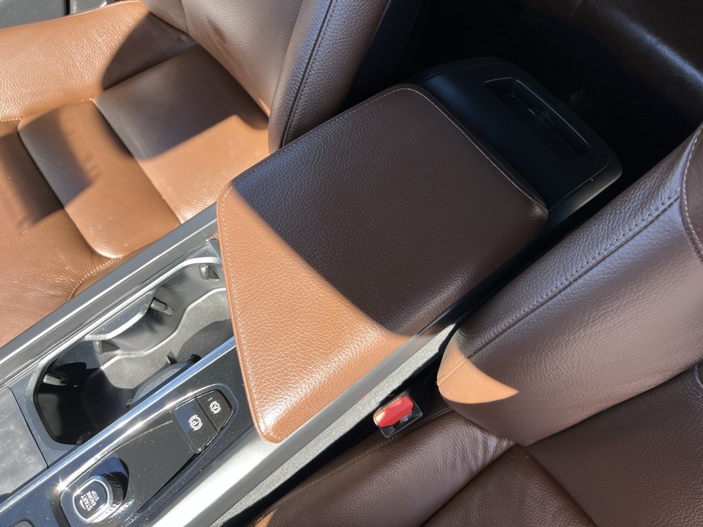 2022 Volvo XC60 B5 Momentum photo 21