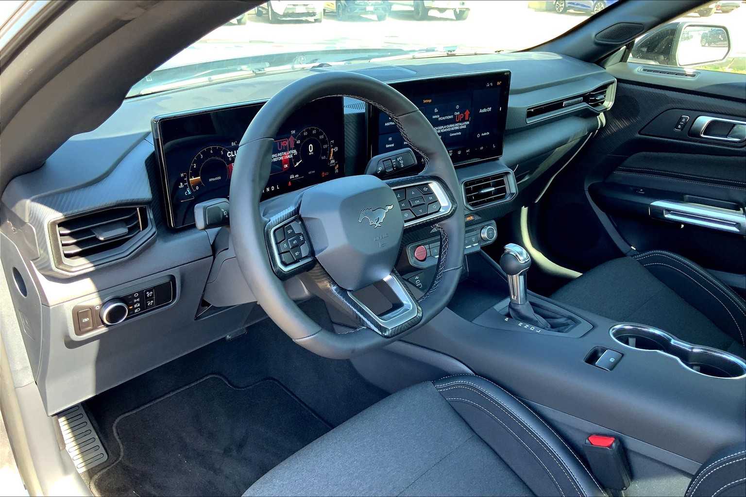 2025 Ford Mustang EcoBoost photo 7