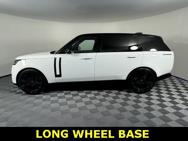 2024 Land Rover Range Rover SE photo 4