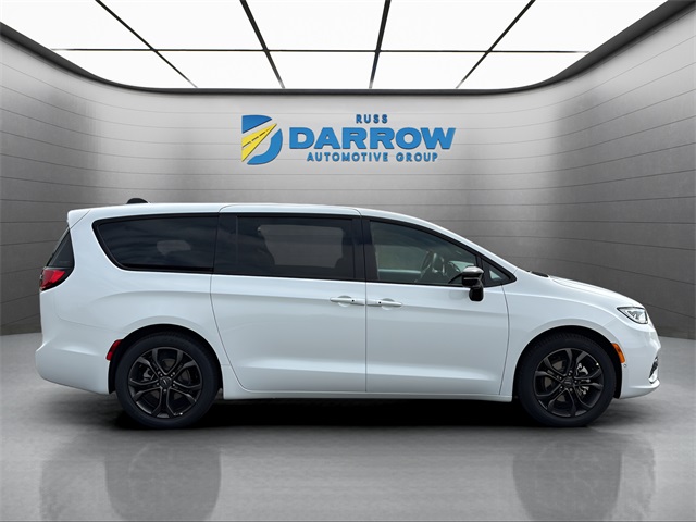 2026 Chrysler Pacifica photo 6