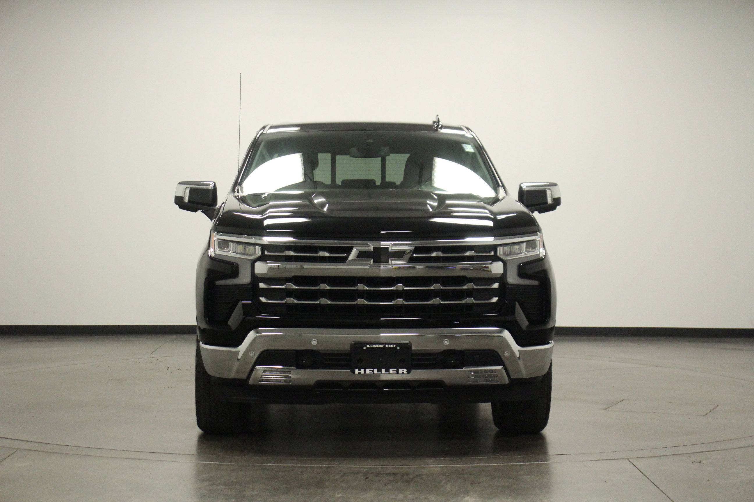 2024 Chevrolet Silverado 1500 LTZ photo 2