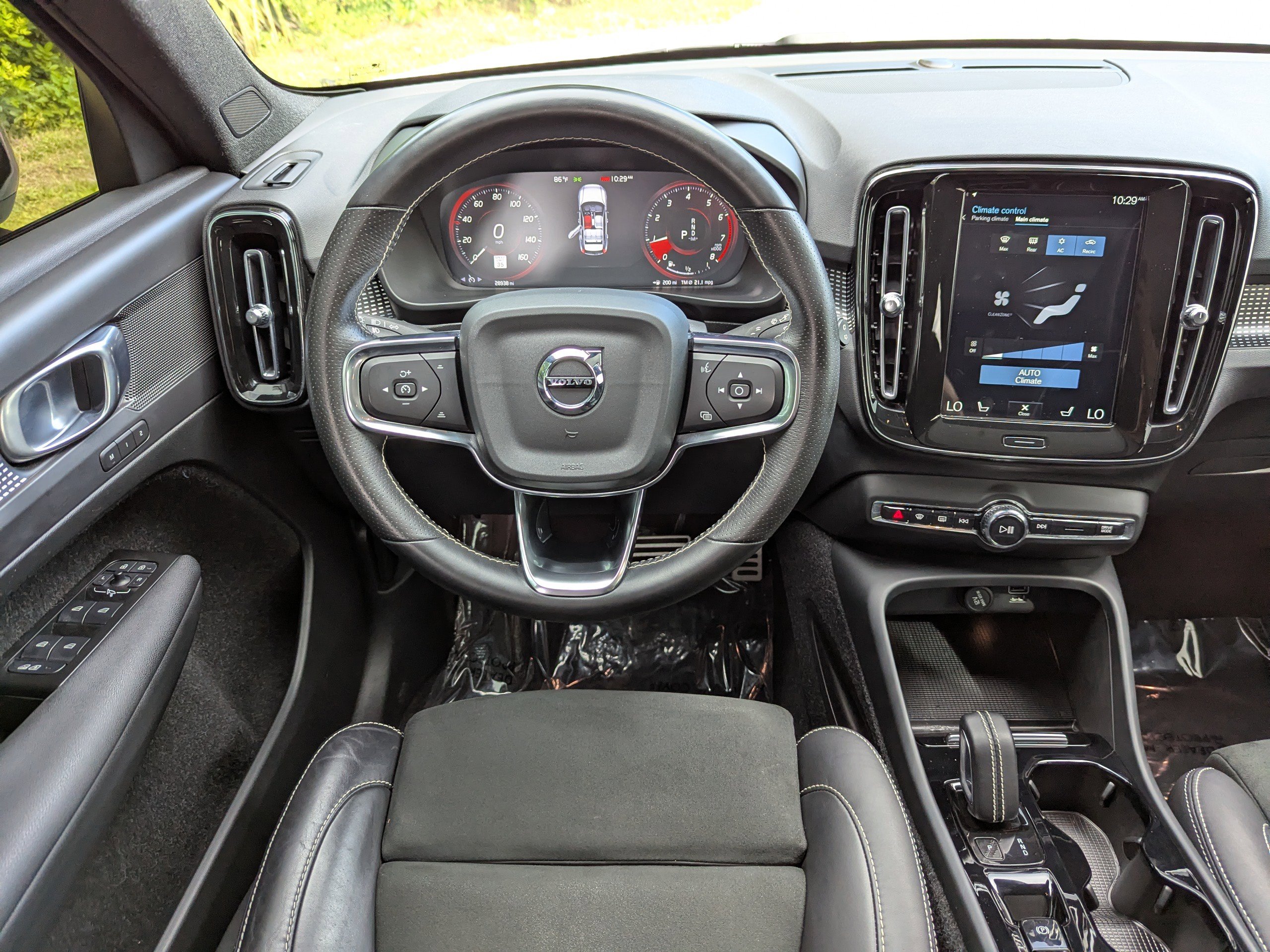 2021 Volvo XC40 R-Design photo 9