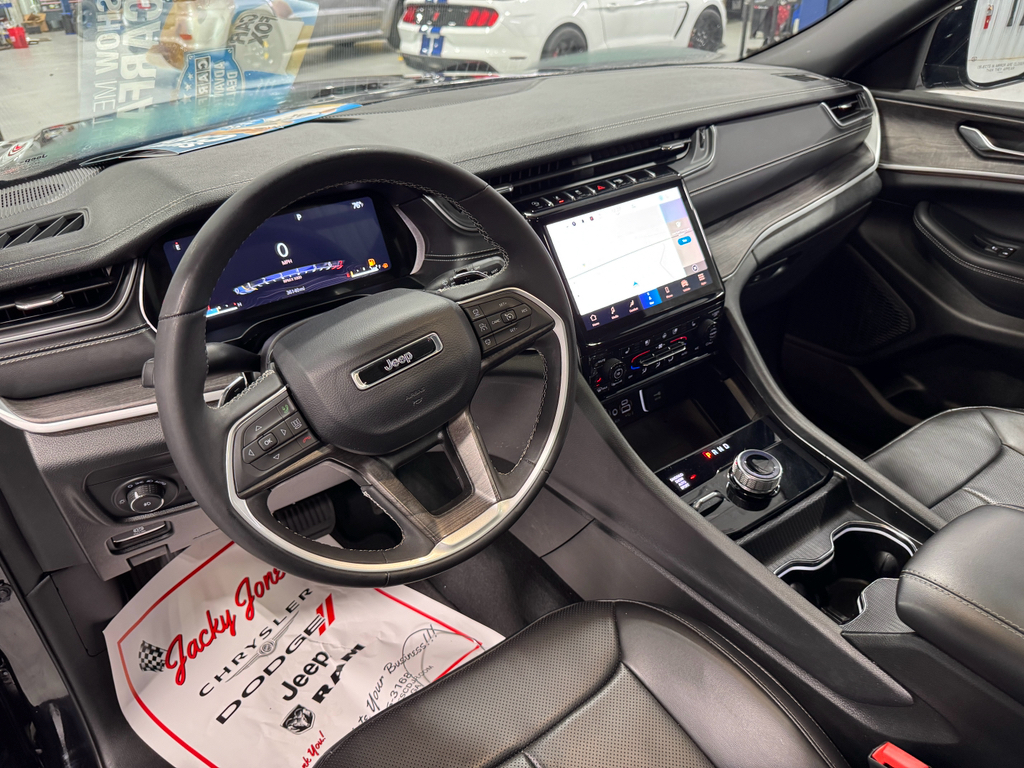 2024 Jeep Grand Cherokee Limited photo 2