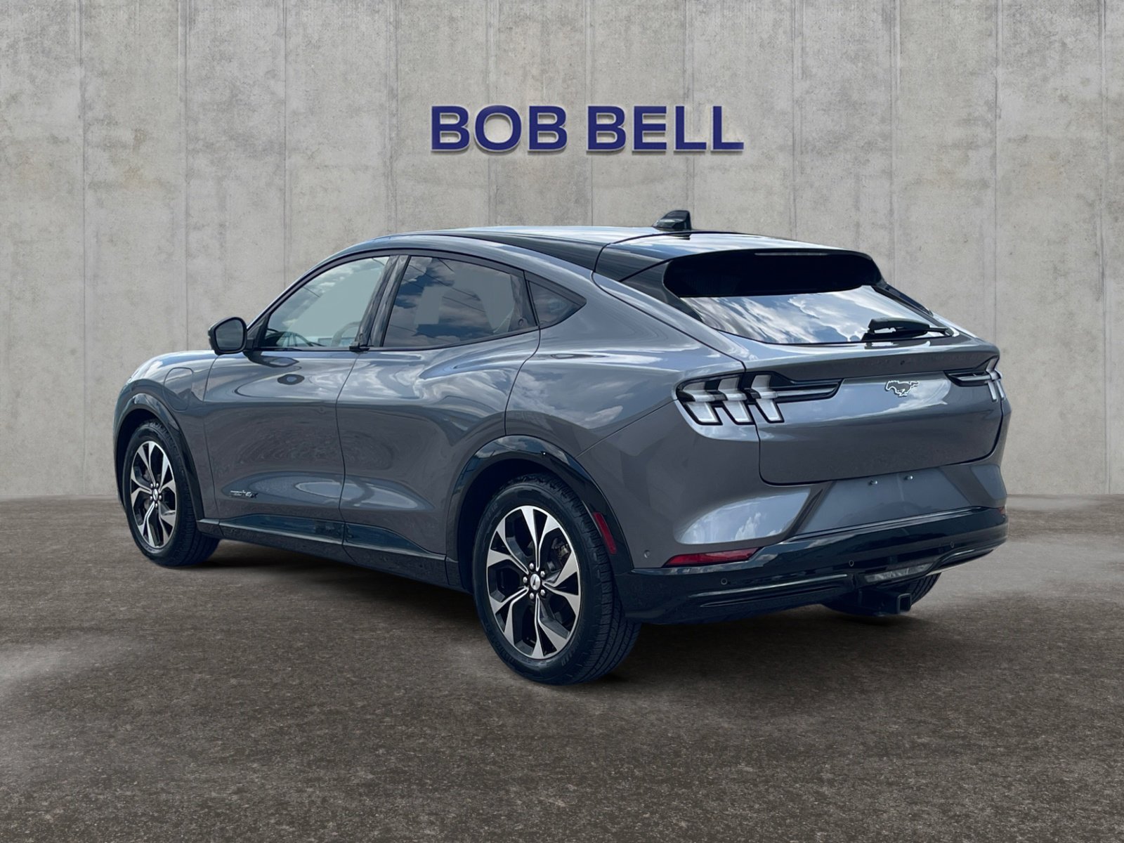 2021 Ford Mustang Mach-E Premium photo 3