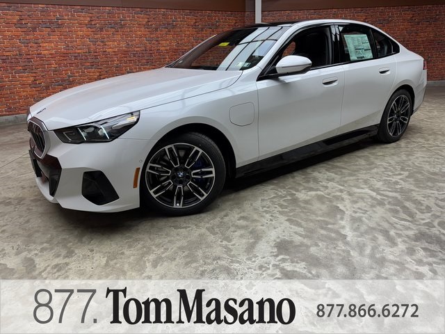 2026 BMW 5 Series 550e's photo