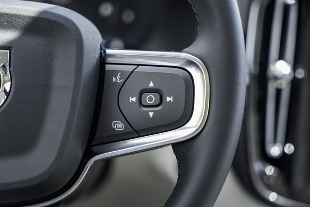 2025 Volvo XC40 Plus photo 21