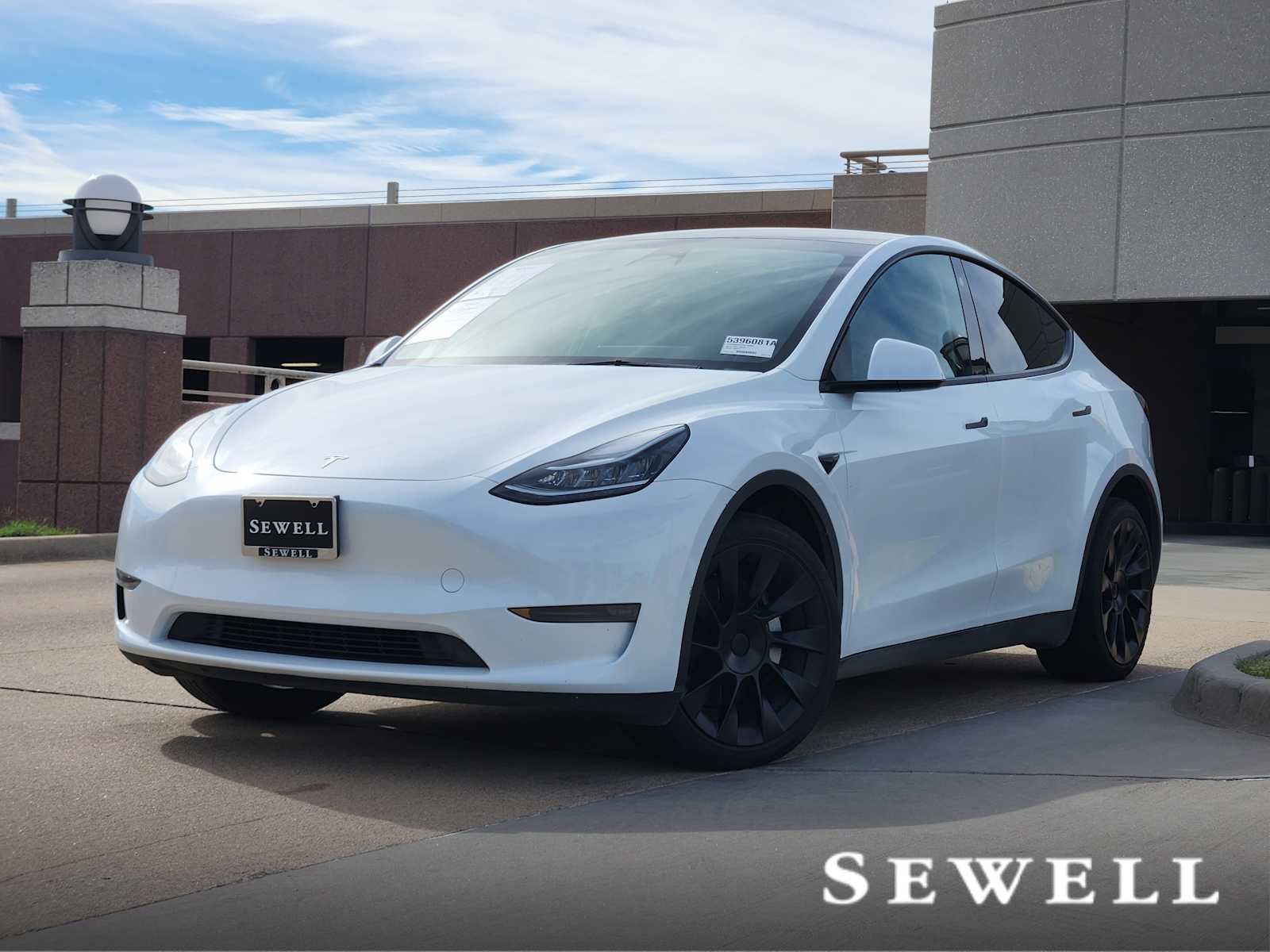 2023 Tesla Model Y Long Range's photo