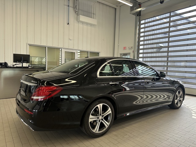 2017 Mercedes Benz E 300 4MATIC photo 3
