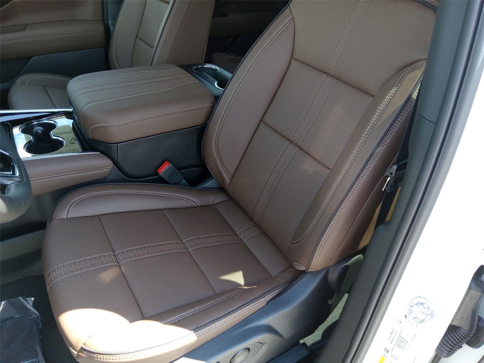 2025 Chevrolet Suburban High Country photo 10