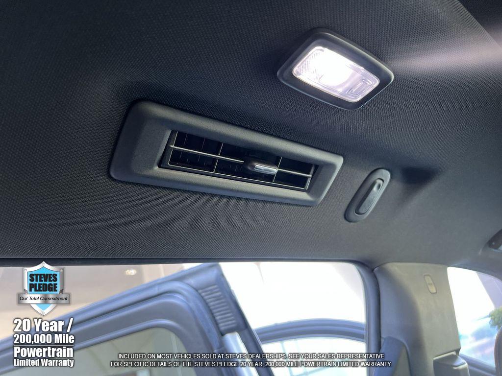 2022 Chevrolet Suburban LT photo 25