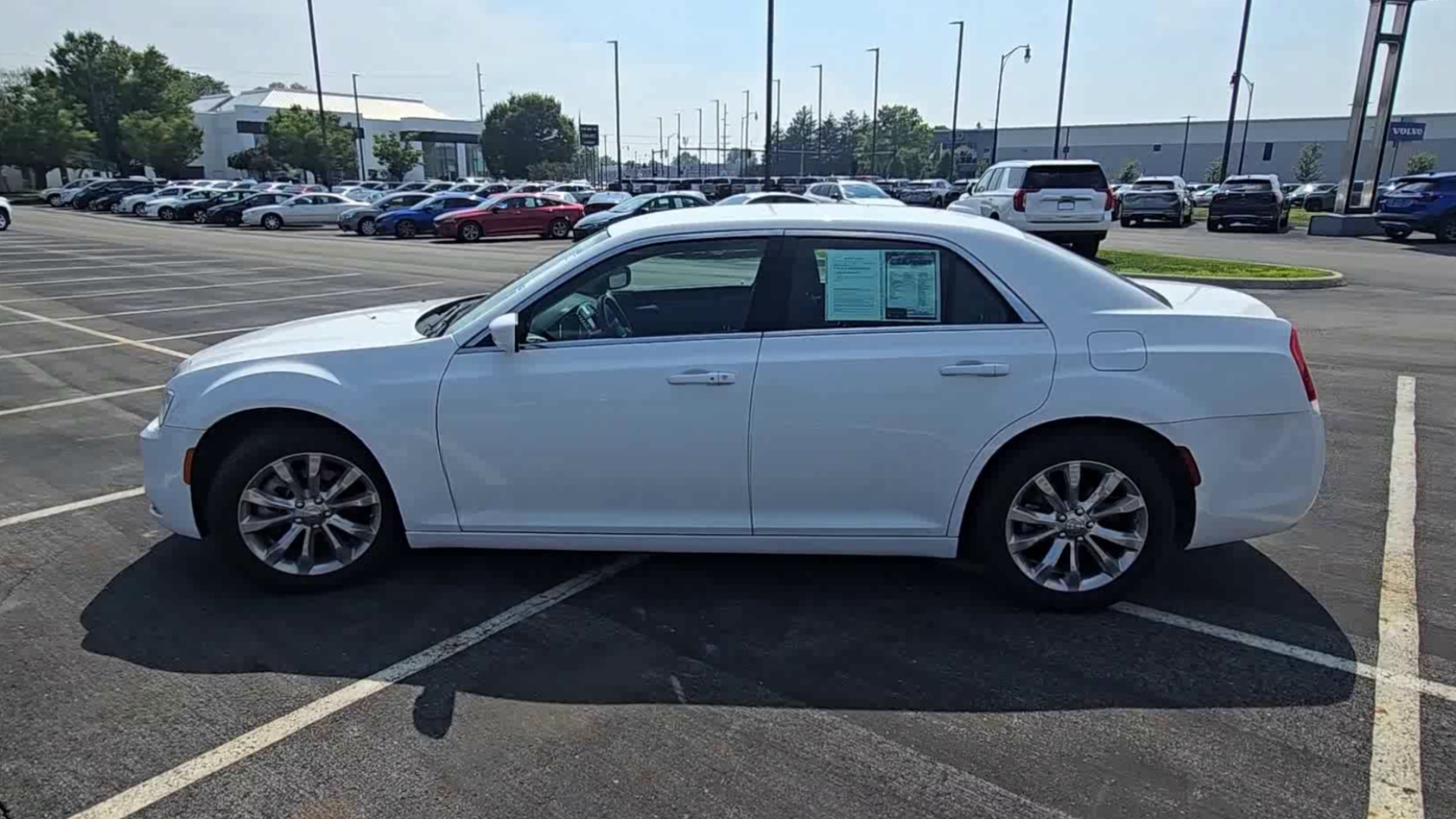 2022 Chrysler 300 Touring photo 39
