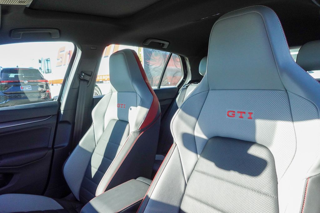 2025 Volkswagen Golf GTI Autobahn photo 15