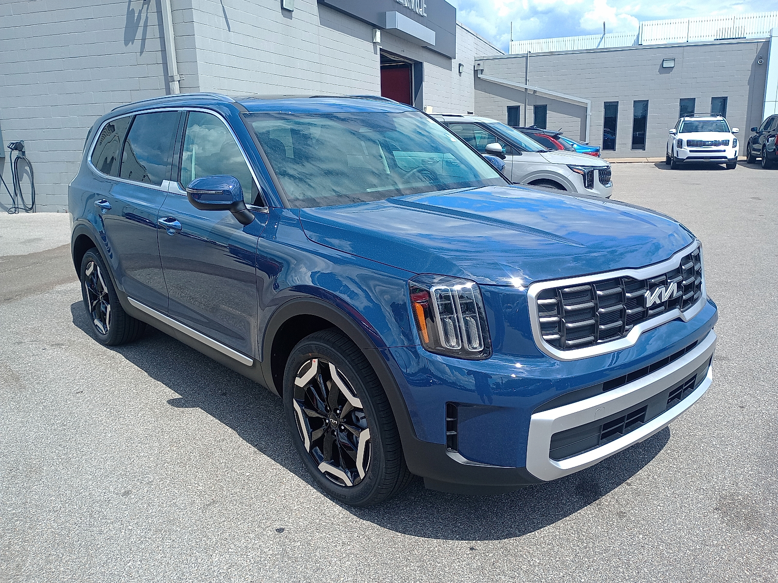 2025 Kia Telluride S's photo