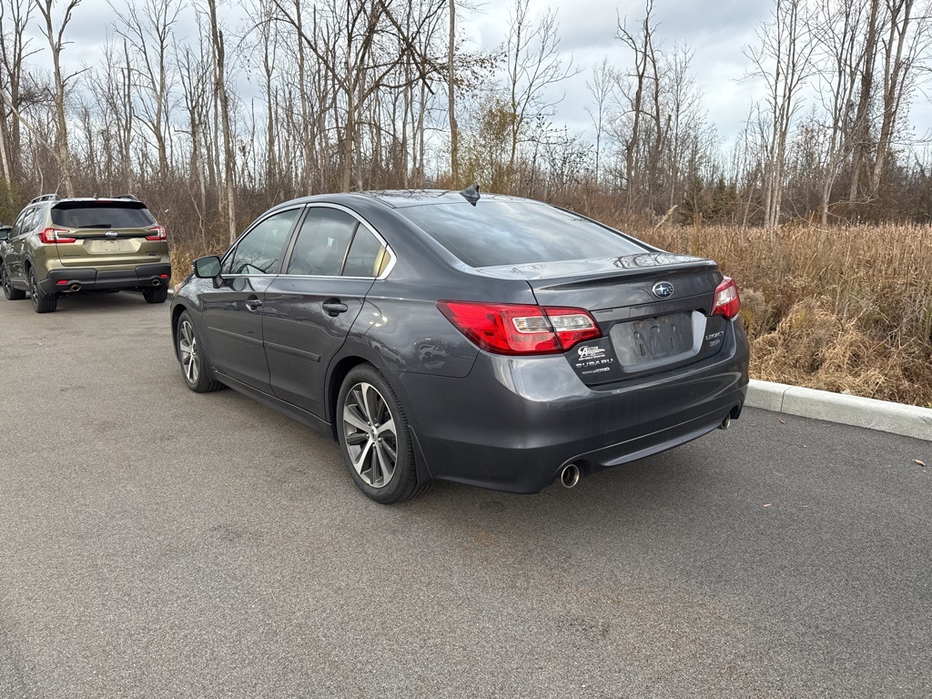 2016 Subaru Legacy 3.6R Limited photo 2