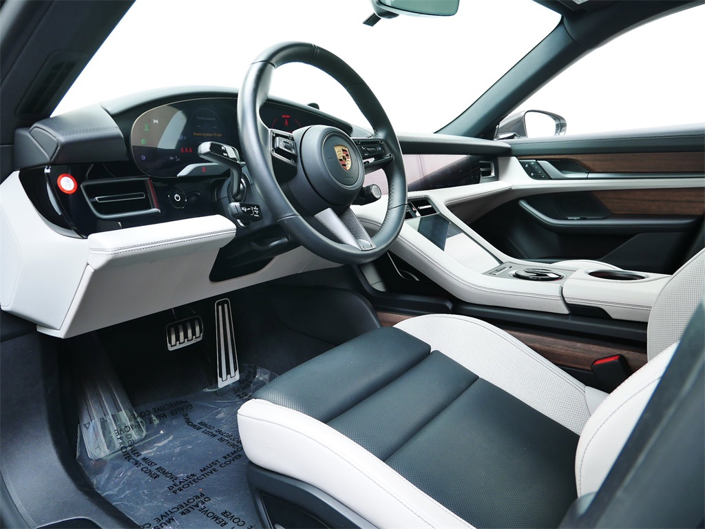 2023 Porsche Taycan photo 4