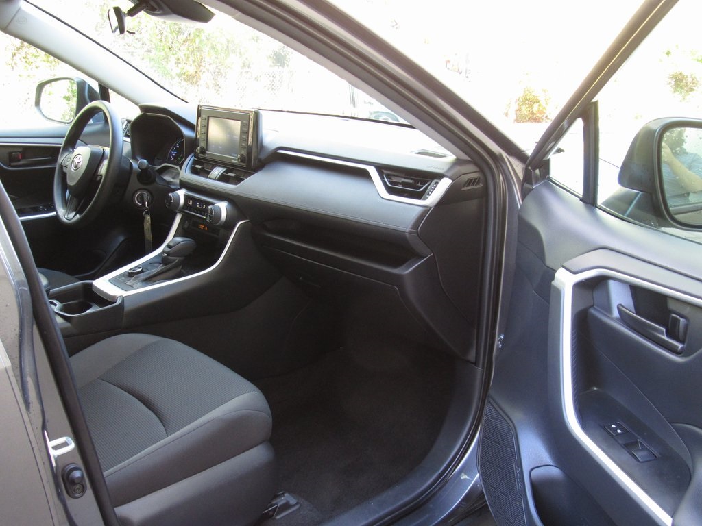 2021 Toyota RAV4 Hybrid LE photo 17