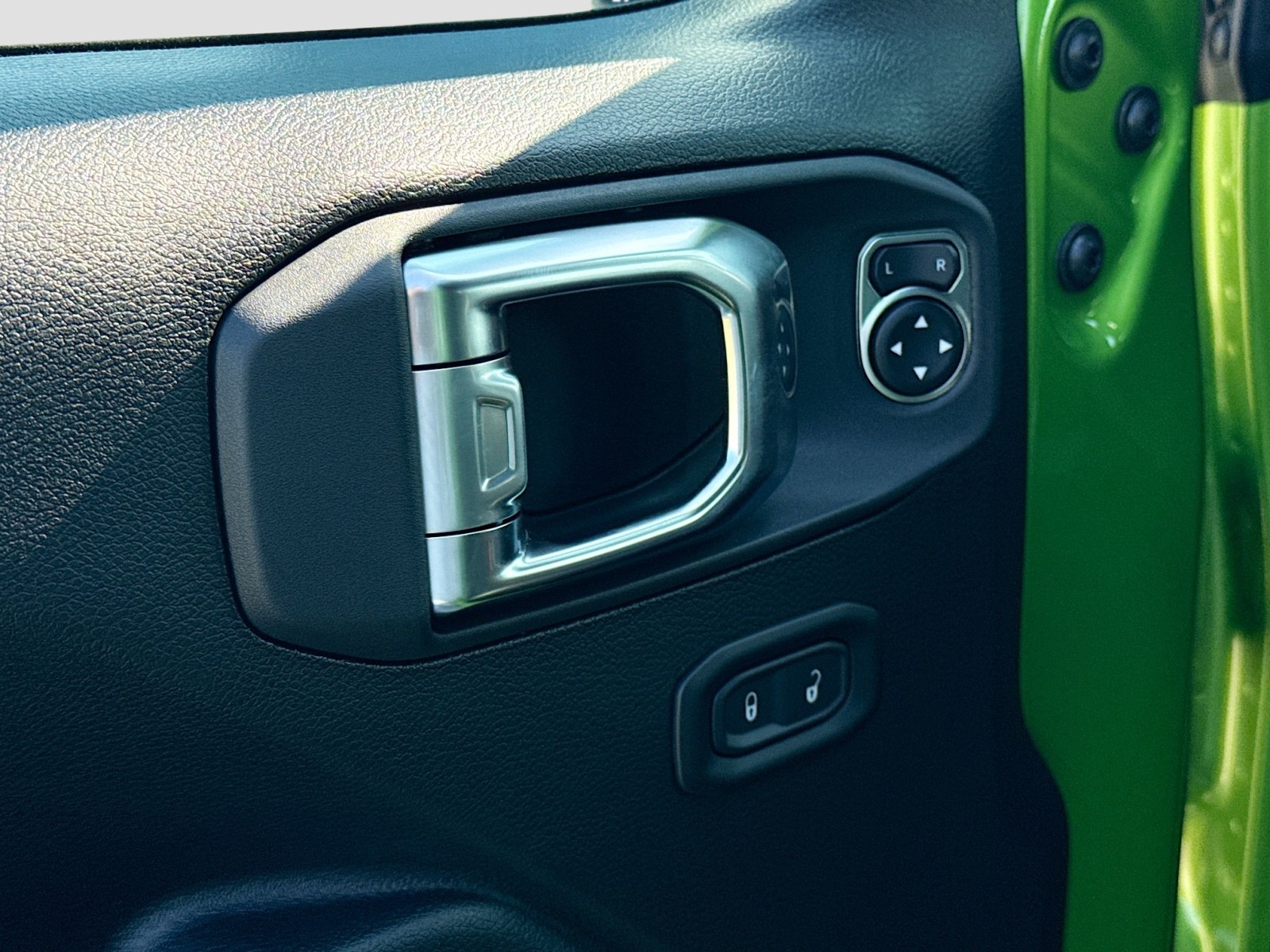 2025 Jeep Wrangler Willys photo 14