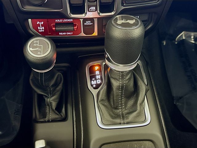 2025 Jeep Wrangler photo 15