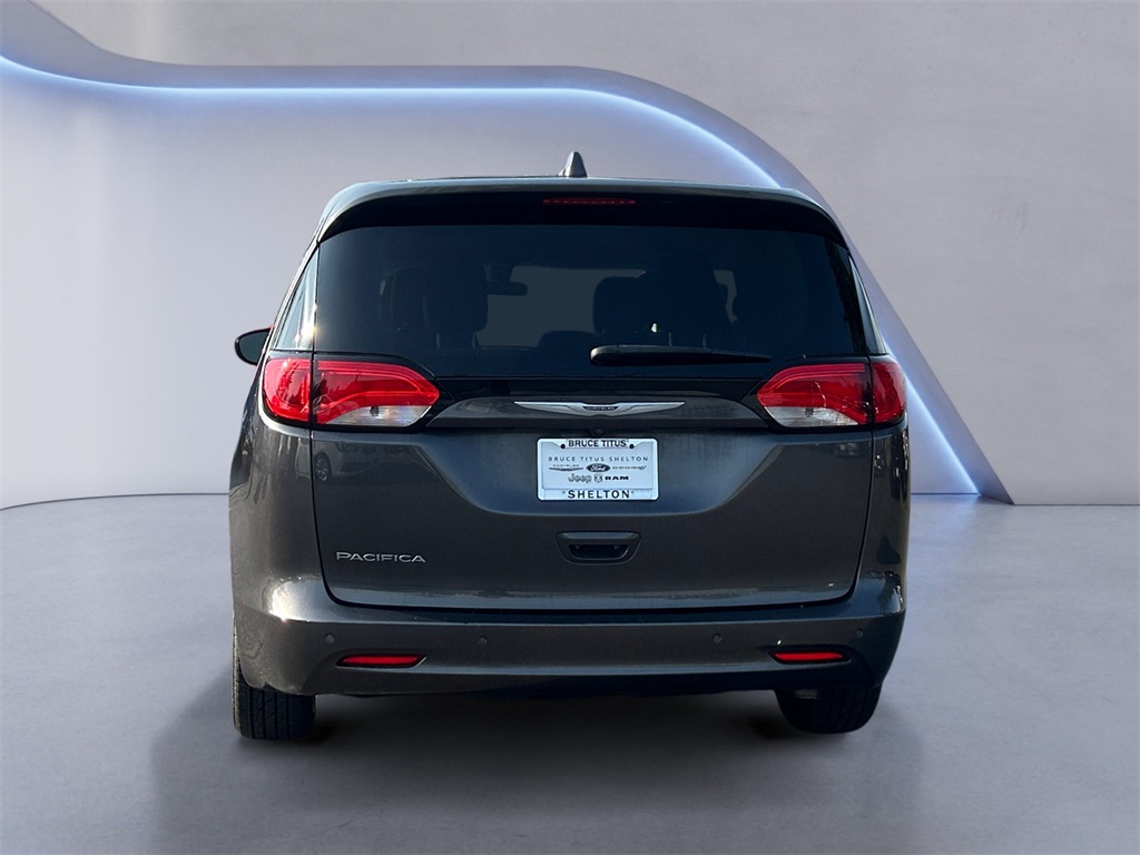 2019 Chrysler Pacifica Touring photo 4