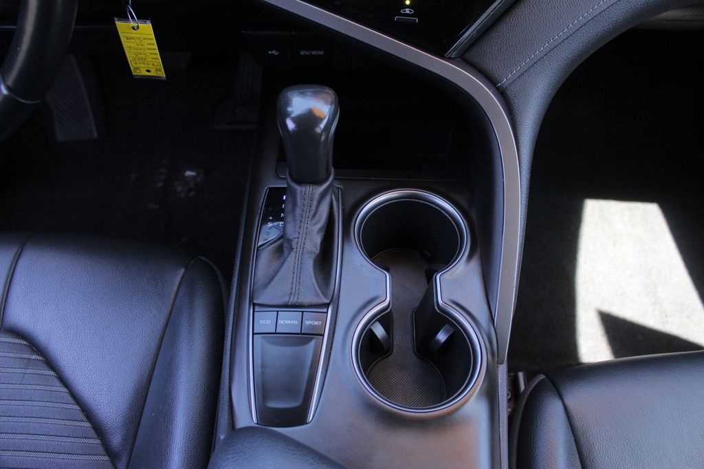 2022 Toyota Camry SE photo 22