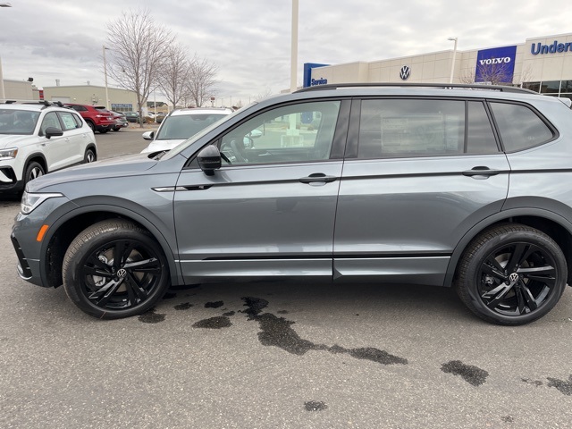 2024 Volkswagen Tiguan SE R-Line Black photo 2