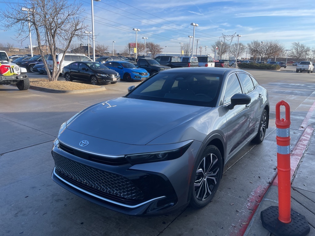 2023 Toyota Crown XLE's photo