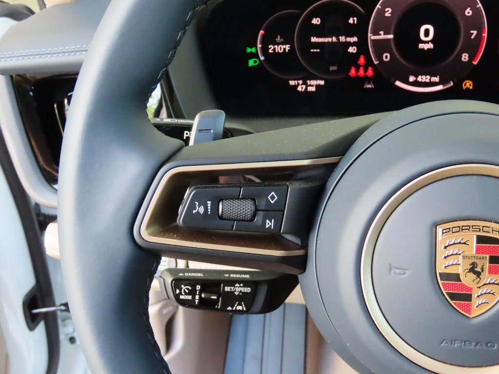 2024 Porsche Panamera 4 photo 36