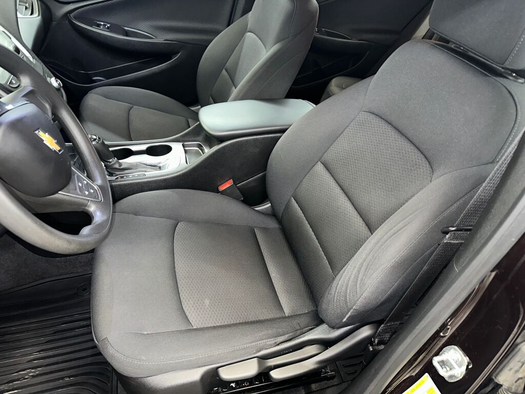 2020 Chevrolet Malibu LS photo 2