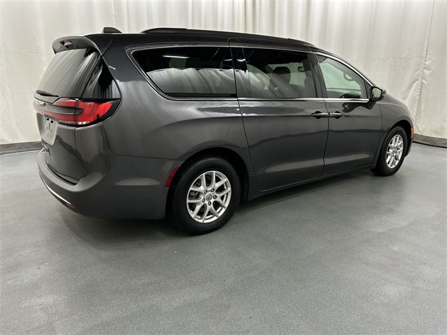 2022 Chrysler Pacifica Touring L photo 4