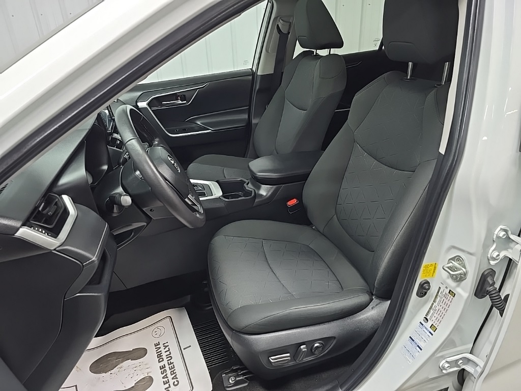 2022 Toyota RAV4 XLE photo 30