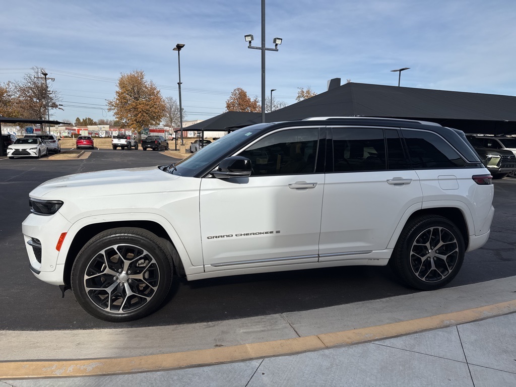 2022 Jeep Grand Cherokee Summit Reserve's photo
