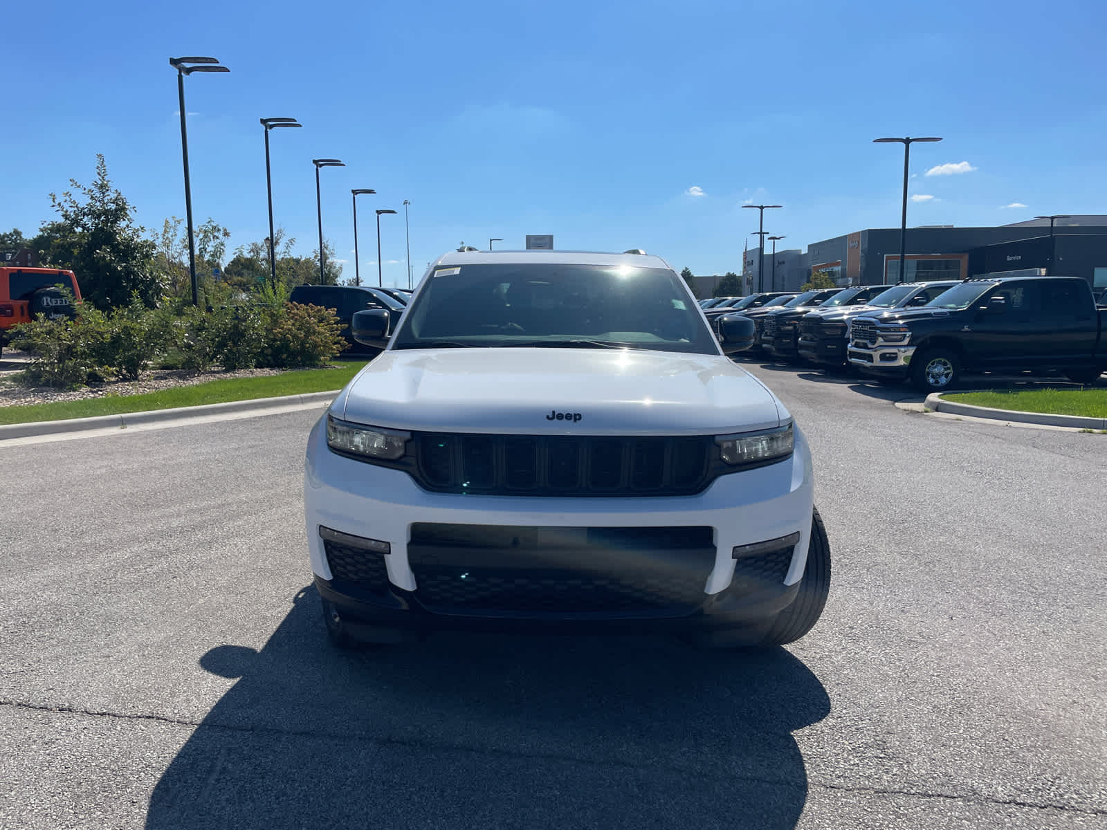 2025 Jeep Grand Cherokee Limited photo 3