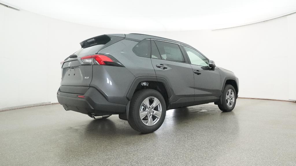 2025 Toyota RAV4 XLE photo 6