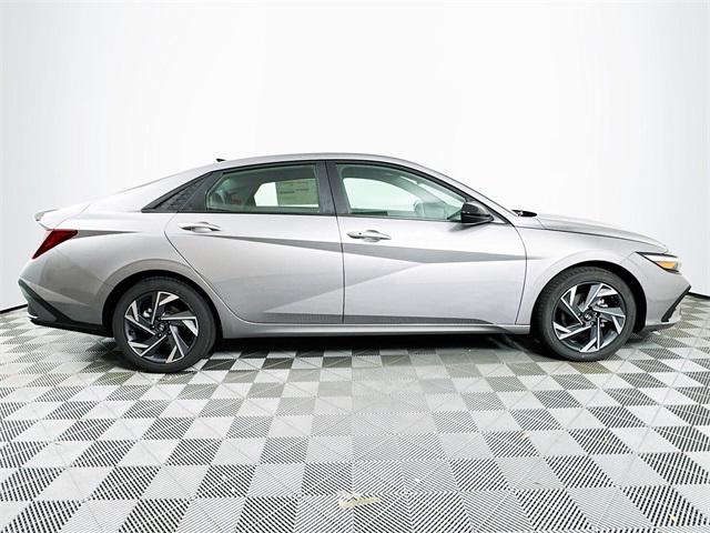 2025 Hyundai Elantra SEL Sport photo 7