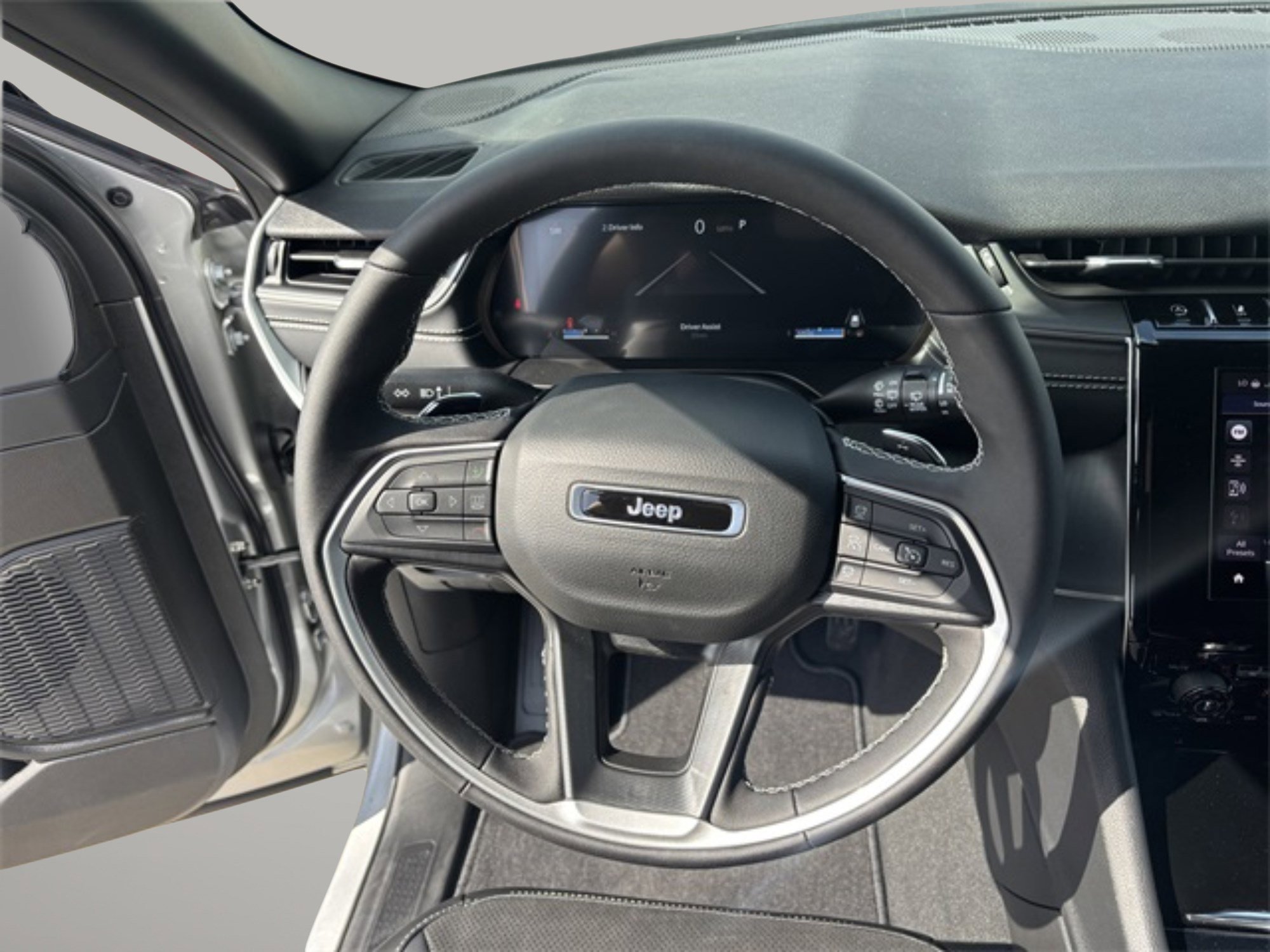 2025 Toyota RAV4 L photo 11