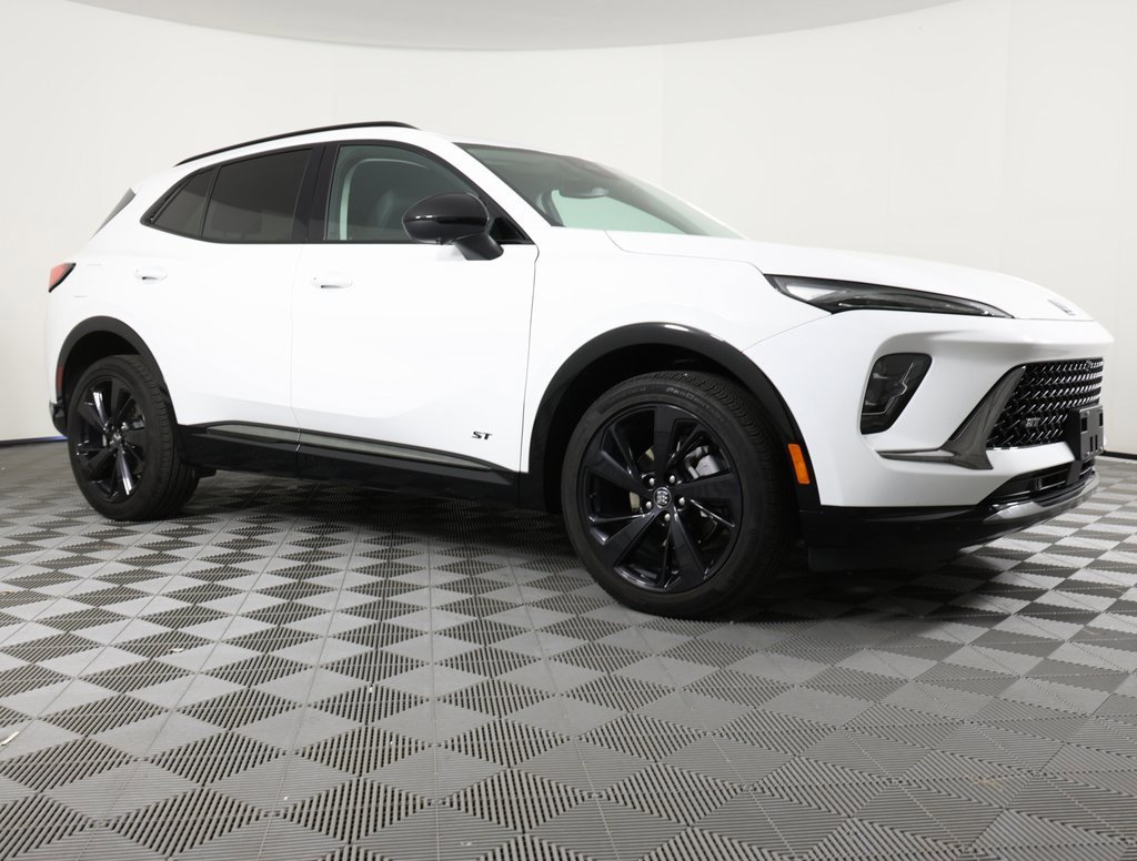 2025 Buick Envision Sport Touring photo 2