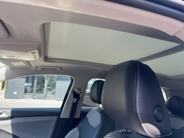 2023 Volkswagen Taos SEL photo 6