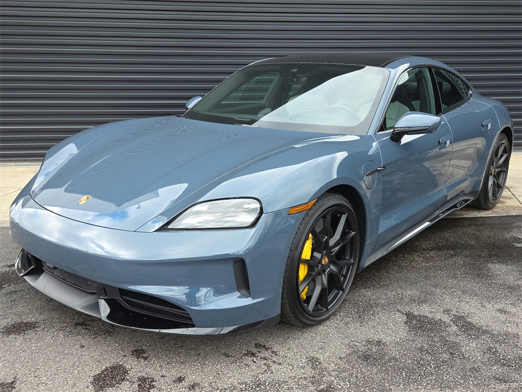 2025 Porsche Taycan GTS's photo