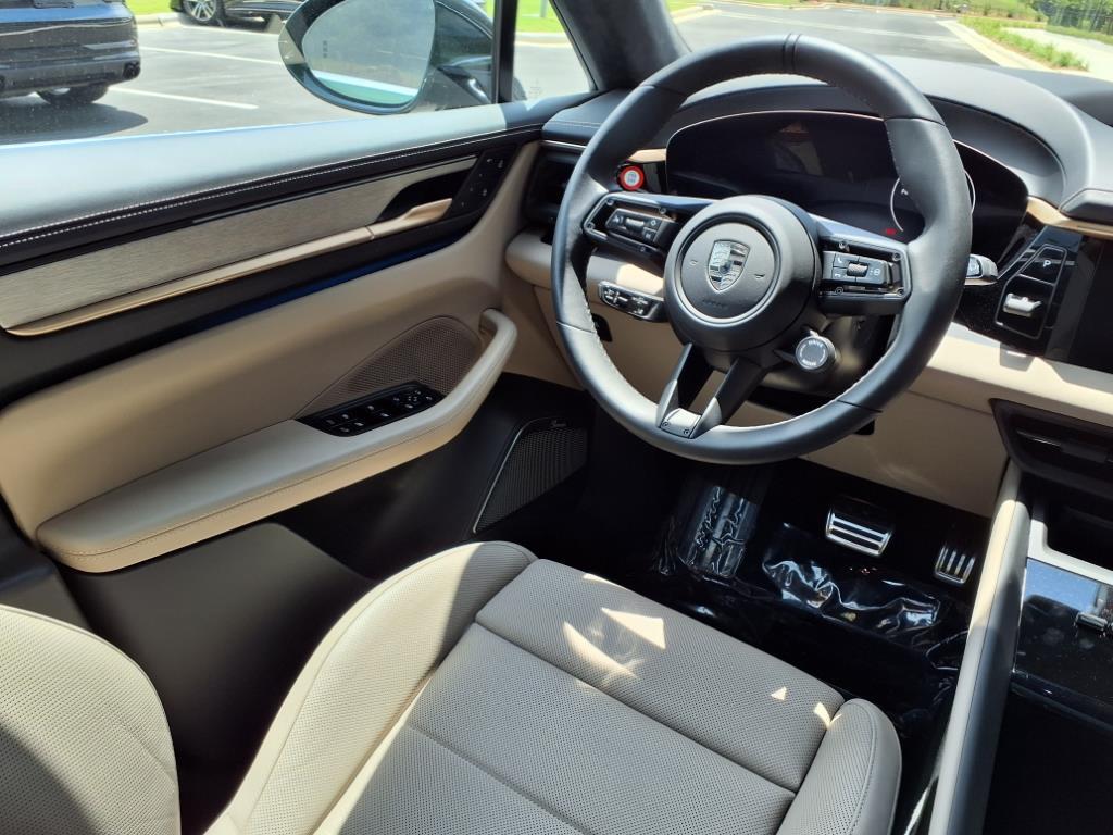 2024 Porsche Macan Electric Turbo photo 21