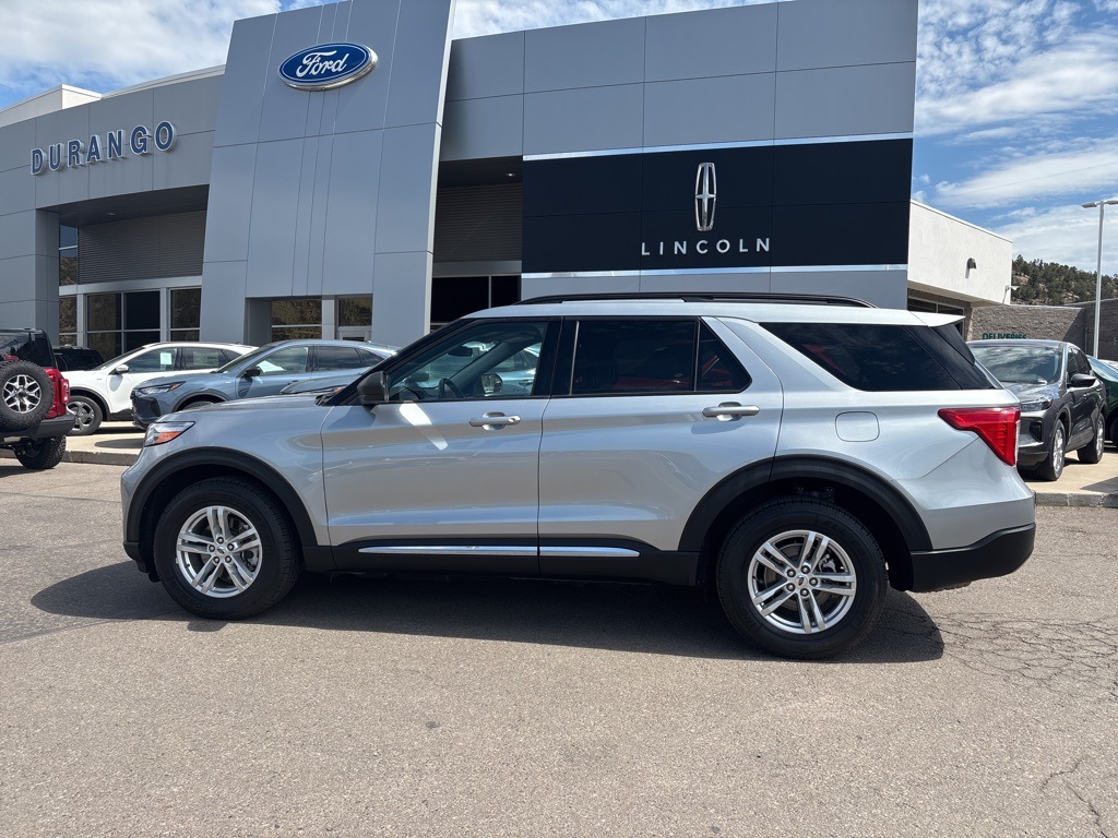 2023 Ford Explorer XLT photo 2