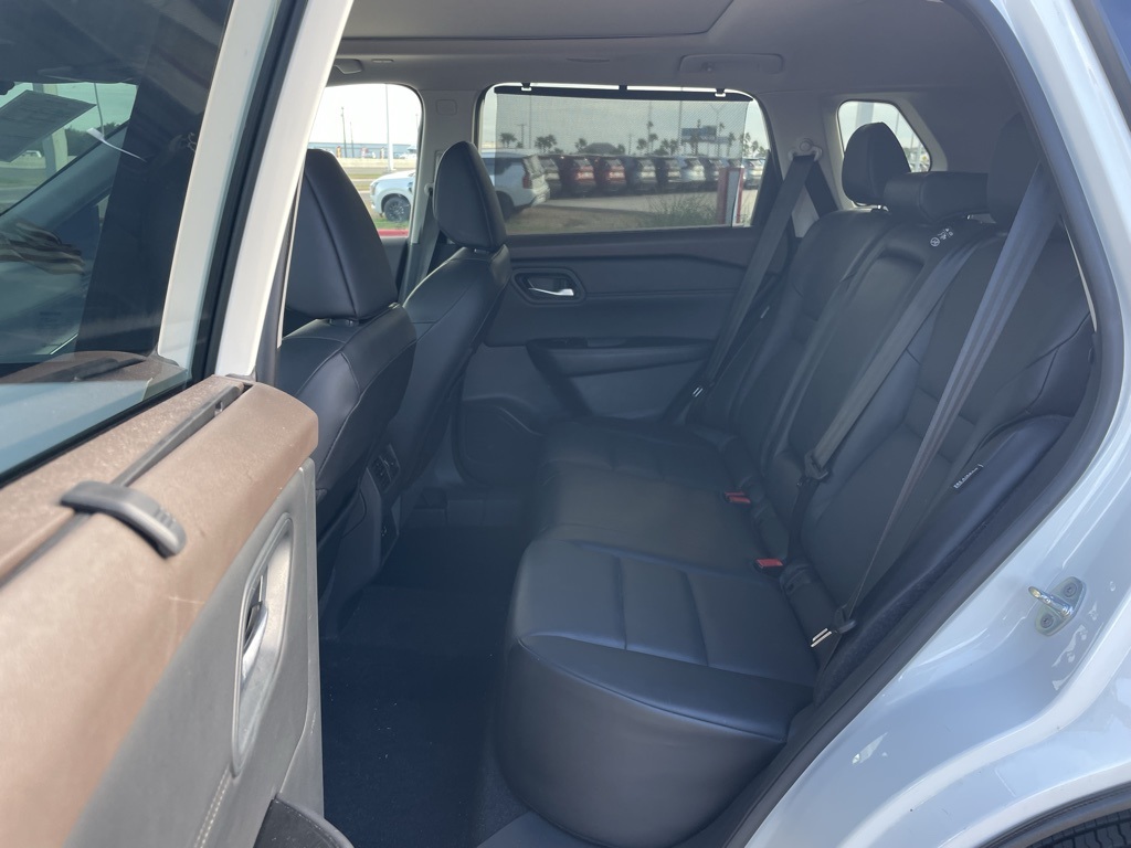 2022 Nissan Rogue SV photo 16